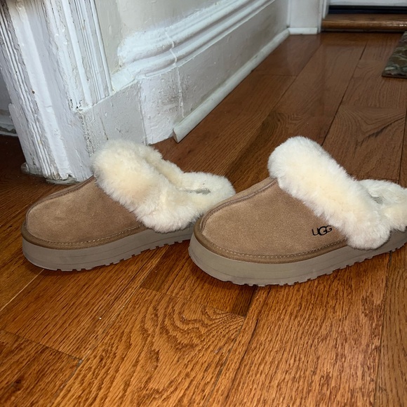 UGG Brown Slippers with Cream Sheepskin - Picture 1 of 4